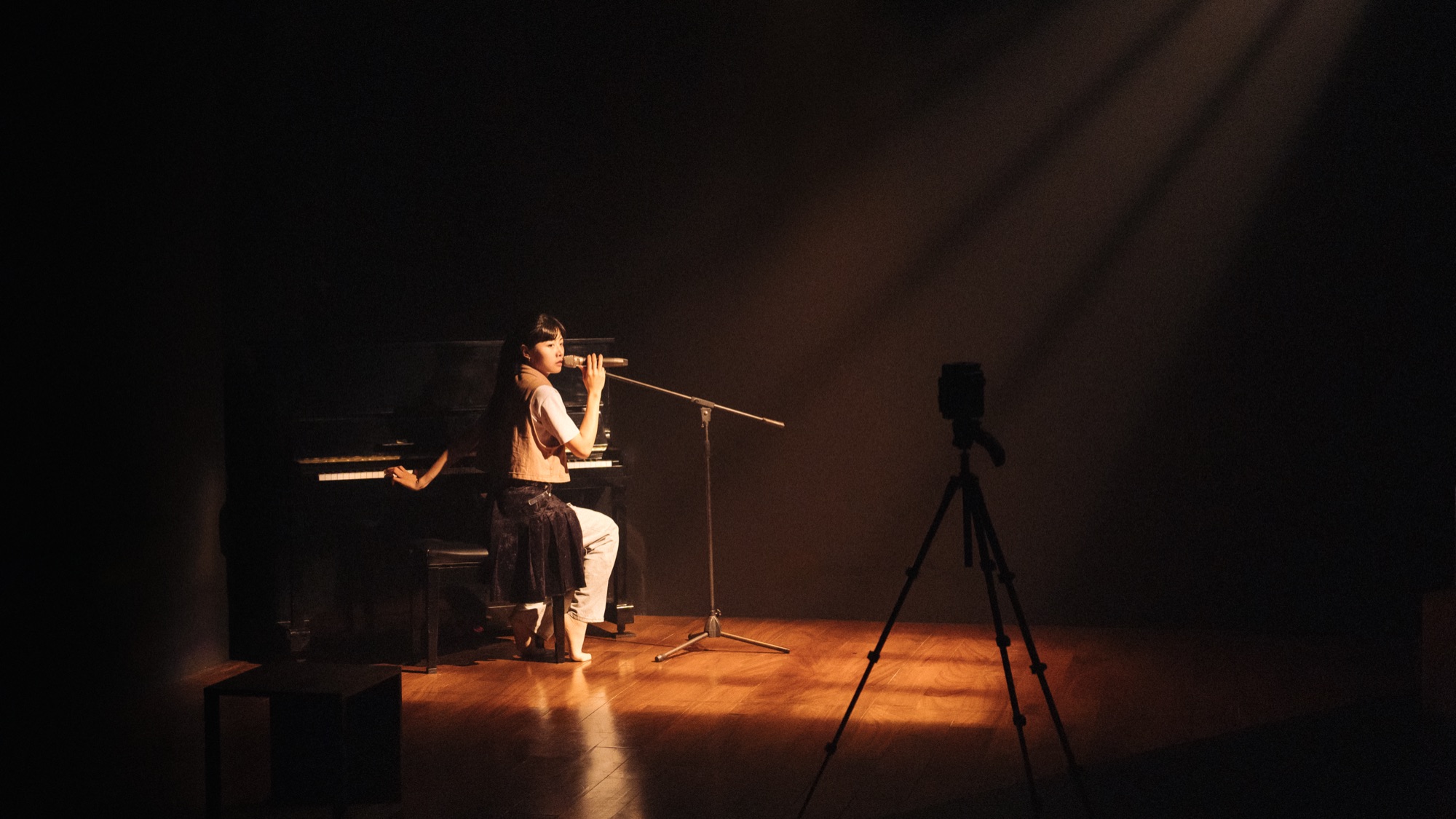Stage Lighting Technology and Material